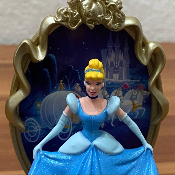 Vintage 1997 DISNEY Hallmark Cinderella Christmas Tree Ornament - Picture 5 of 15